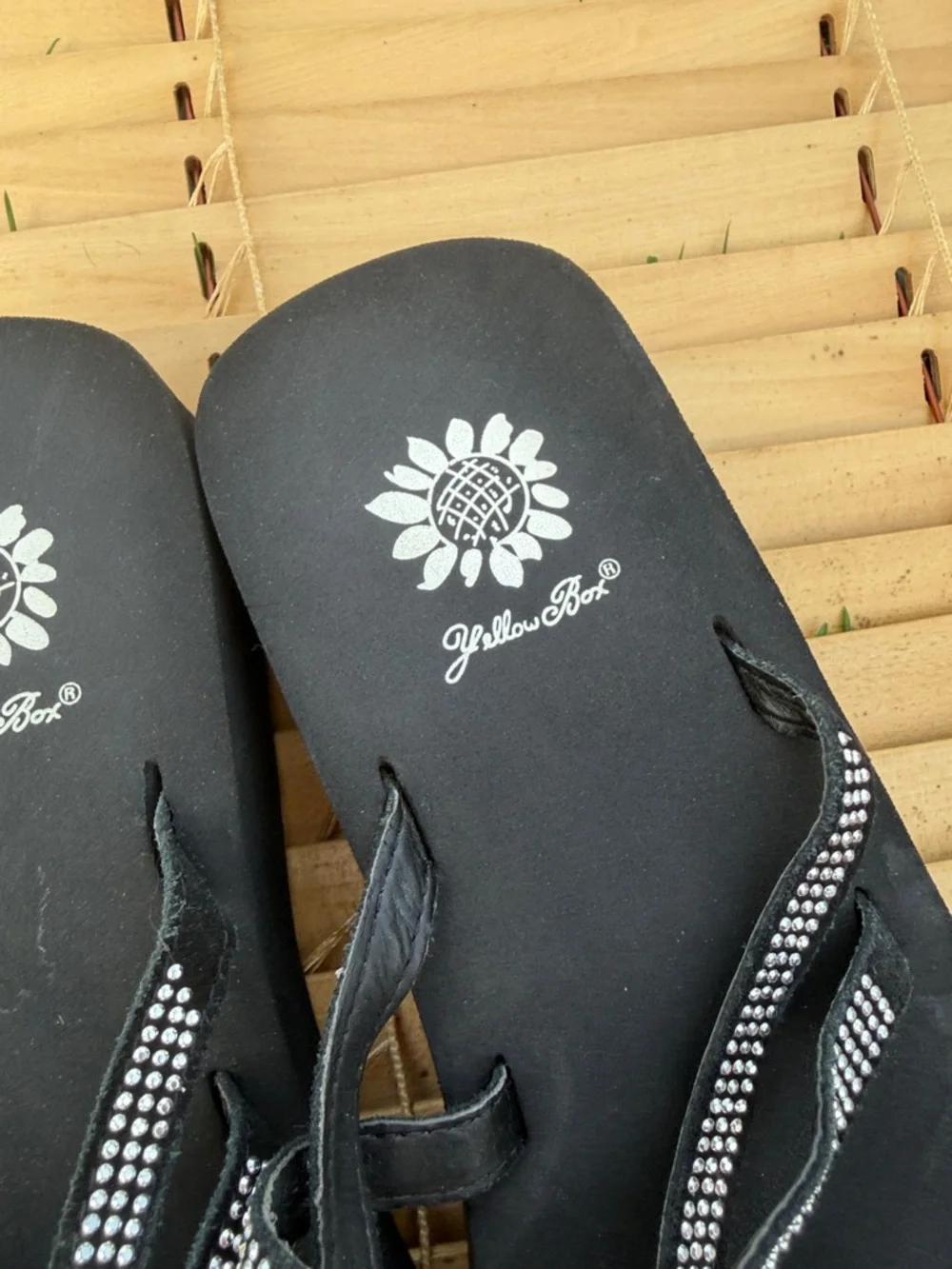 Women Used Shoes Black Rhinestone Strap Flip Flop Sandals - Picture 6 of 7